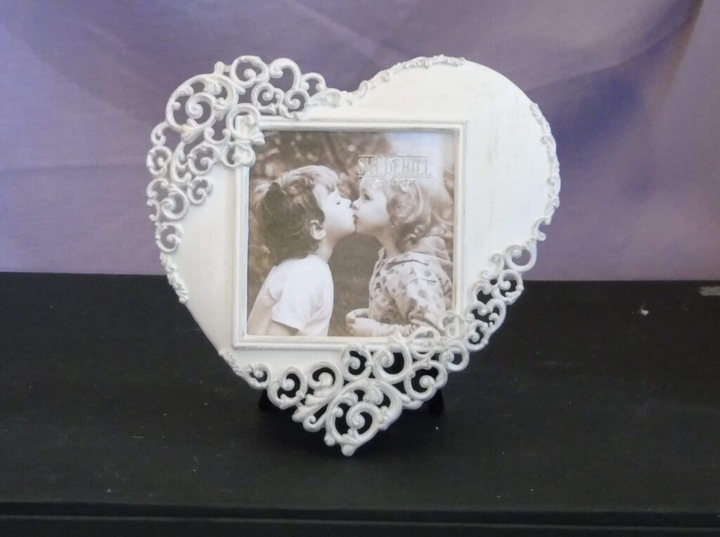Antique Inspired Heart Style Photo Frame